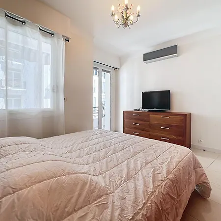 Luxury 1 Bedroom Croisette Martinez Direct Sea View 241 Cannes